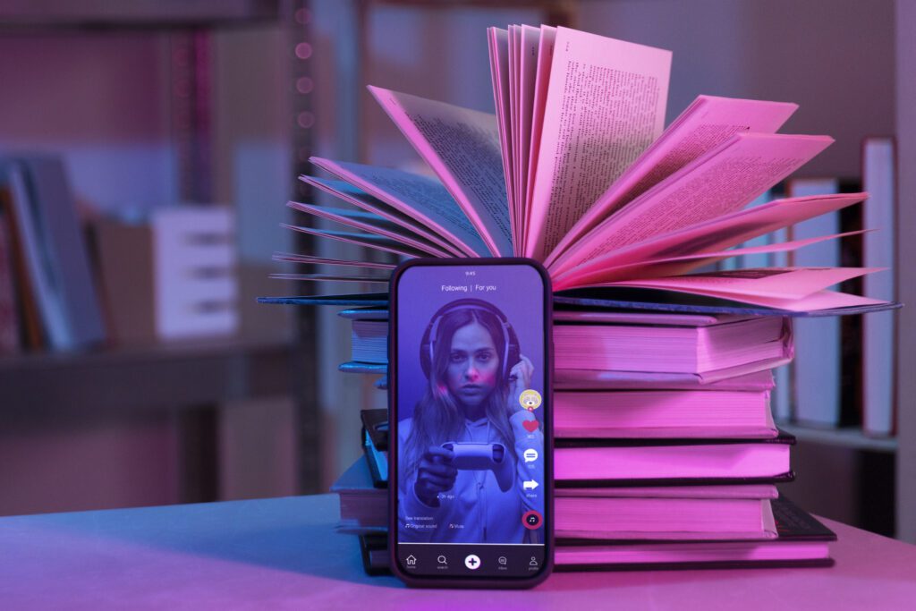 Pour les marques, la nouvelle orientation de TikTok avec les contenus STEM représente une chance inédite de s'ancrer dans l'écosystème éducatif de TikTok