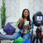 Créatrice de contenu sur les réseaux sociaux