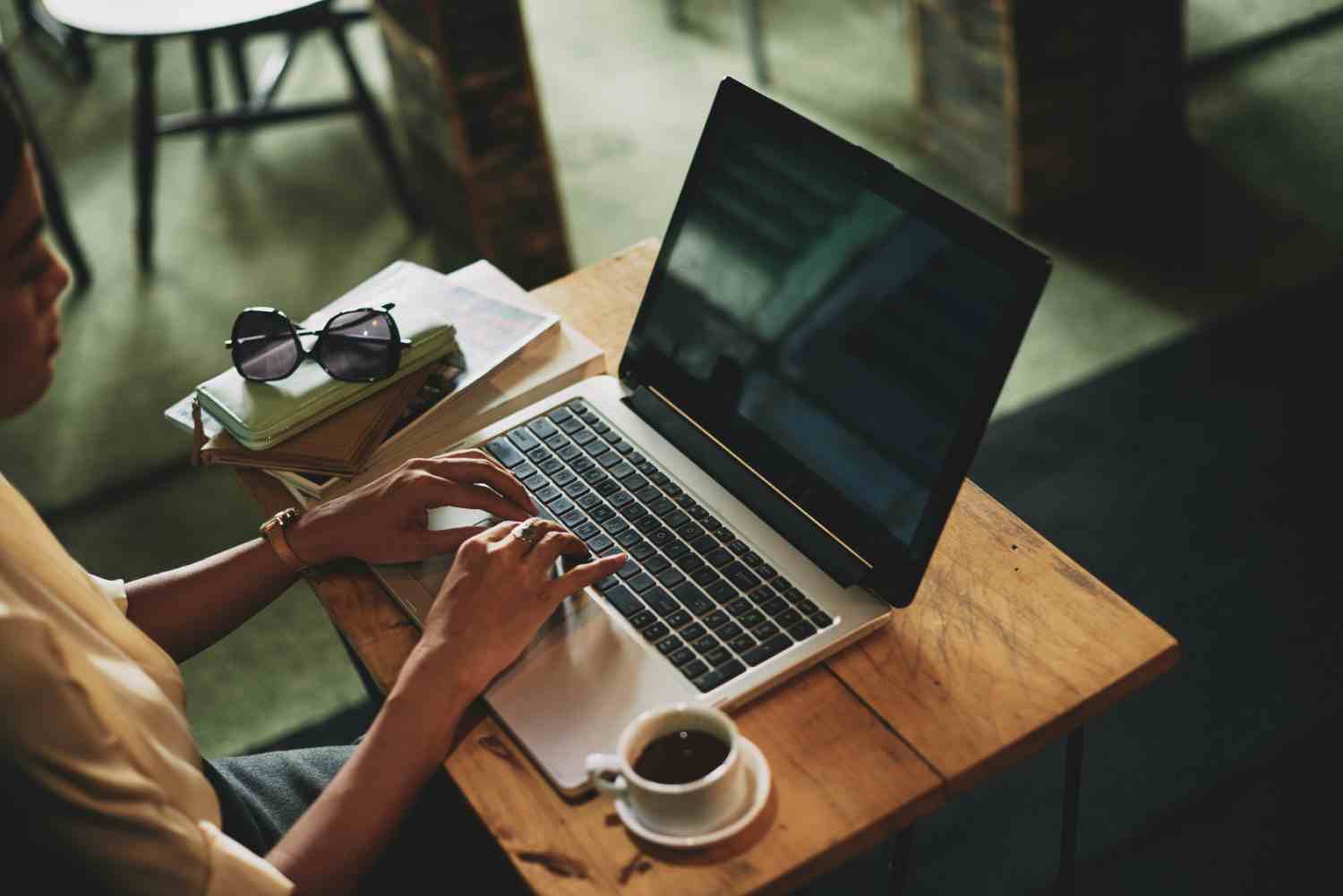 Travailleur freelance et indépendant, travaillant dans le domaine de la technologie