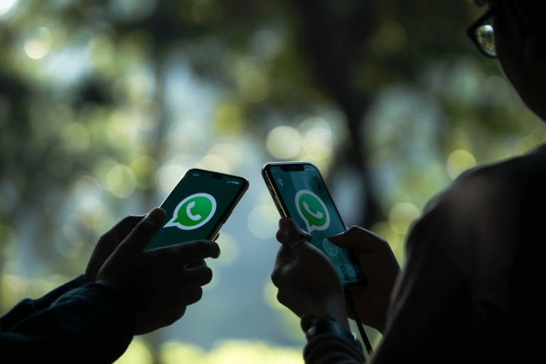 Discuter et interagir sur WhatsApp