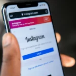 Les commentaires générés par l'IA pour des posts Instagram, illustrent l'innovation sociale numérique.