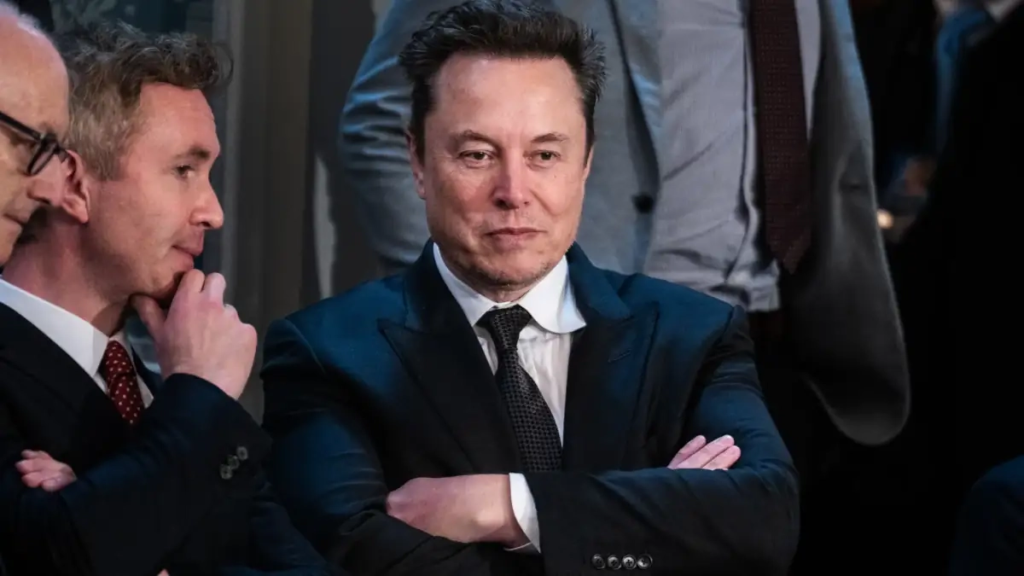 Départs des cadres dirigeants de X sous la direction d'Elon Musk, impact sur la stratégie de l'entreprise.