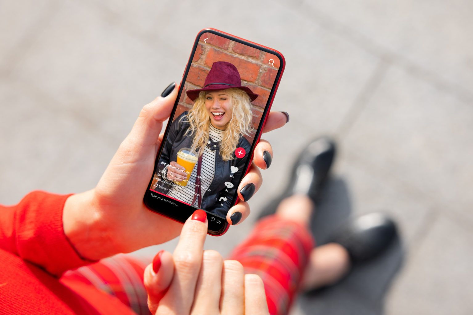 Les Reels de Instagram offrent déjà une interface vidéo plein écran, similaire à TikTok.