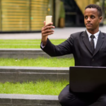 LinkedIn intègre des tendances vidéo inspirées de TikTok pour enrichir l'engagement professionnel