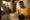 Créateur convertissant une vidéo YouTube longue en Short dynamique pour optimiser l'engagement.