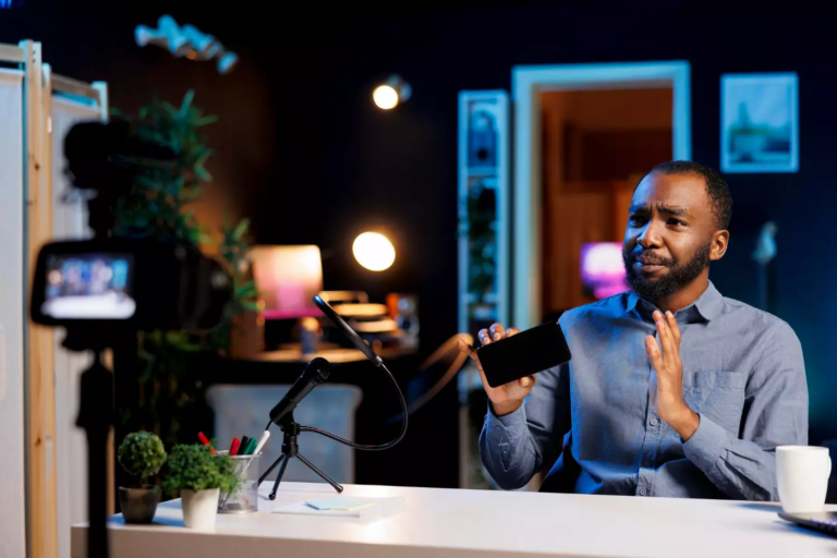 Découvrez comment la nouvelle option de messages directs de TikTok révolutionne l'interaction en direct avec votre audience.