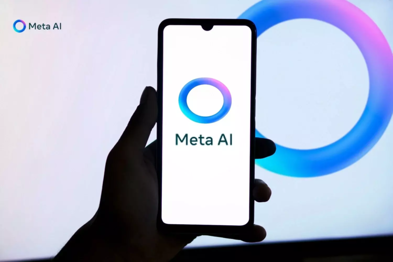 L'application Meta AI sur un smartphone, avec une promesse de fonctionnalités avancée pour un chatbot propulsé par Llama 4.